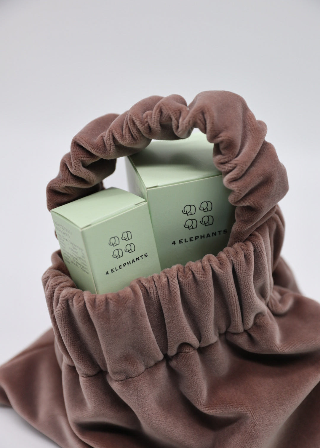 FIVEFORTY X 4 ELEPHANTS Pouch